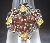 Серебряное кольцо с кабошонами и ограненными гранатами
