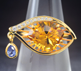 Золотое коктейльное кольцо с гелиодором авторской огранки 4,48 карата, синим сапфиром и бриллиантами Золото