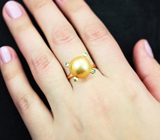 Золотое кольцо с золотистой морской жемчужиной барокко 14,23 карата и уральскими изумрудами Золото