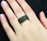 Широкое серебряное кольцо с черными шпинелями Серебро 925