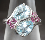 Серебряное кольцо с голубыми топазами и родолитами Серебро 925