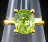 Золотое классическое кольцо c сочно-зеленым сфеном 3,83 карата Золото
