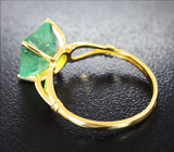 Золотое кольцо с крупным яблочно-зеленым уральским изумрудом 3,26 карата Золото