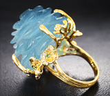 Массивное золотое кольцо с крупным резным аквамарином 58 карата, цаворитами и бриллиантами Золото