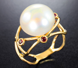 Золотое кольцо с крупной морской жемчужиной 12,74 карата и красными сапфирами Золото