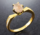 Кольцо с уральским александритом 0,76 карата и бесцветными сапфирами Золото