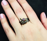 Серебряное кольцо с кристаллическим черным опалом и турмалинами