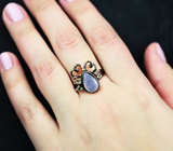 Серебряное кольцо с халцедоном и голубыми топазами Серебро 925
