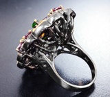 Серебряное кольцо с кристаллическим эфиопским опалом, диопсидами и родолитами Серебро 925