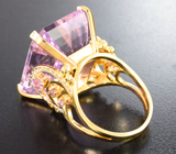 Золотое кольцо с эксклюзивным кунцитом топовой огранки 49,77 карата, розовыми сапфирами и бриллиантами Золото