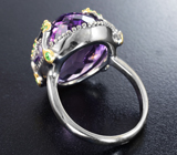 Серебряное кольцо с аметистом 31,88 карата и цаворитами