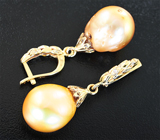 Золотые серьги с крупным золотистым жемчугом барокко 32,81 карата и бесцветными топазами Золото