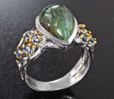 Серебряное кольцо с зеленым турмалином 7,27 карата и васильковыми сапфирами