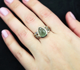 Серебряное кольцо с зеленым турмалином 7,27 карата и васильковыми сапфирами