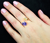 Золотое кольцо с бархатисто-фиолетовым танзанитом 3,42 карата и бриллиантом Золото