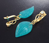 Золотые серьги с резным «неоновым» амазонитом 13,42 карата и голубыми цирконами Золото