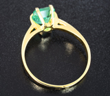 Золотое кольцо со сверкающим уральским изумрудом 1,15 карата Золото