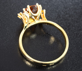 Золотое кольцо с ярким насыщенным гелиодором 2,92 карата, желтыми сапфирами и бриллиантами Золото