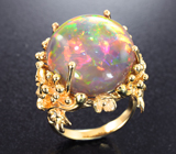 Массивное золотое кольцо с красивейшим крупным эфиопским опалом 15,17 карата и бриллиантами Золото