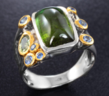 Серебряное кольцо с кабошоном зеленого турмалина 4,98 карата, мятно-зеленым турмалином и васильковыми сапфирами