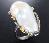 Серебряное кольцо с жемчужиной барокко 35,36 карата, васильковым и синими сапфирами