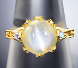 Золотое кольцо с кабошоном 4,32 карата и ограненным лунным камнем Золото