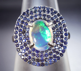 Шикарное серебряное кольцо с кристаллическим эфиопским опалом и синими сапфирами бриллиантовой огранки Серебро 925