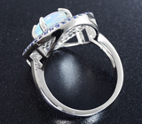 Шикарное серебряное кольцо с кристаллическим эфиопским опалом и синими сапфирами бриллиантовой огранки Серебро 925