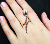 Оригинальное серебряное кольцо с жемчужиной и пурпурными сапфирами Серебро 925