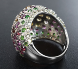 Крупное серебряное кольцо с разноцветными турмалинами, диопсидами, родолитами, розовыми и желтыми сапфирами