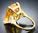 Кольцо с цитрином 25,31 карата и бесцветными топазами Золото