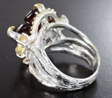Серебряное кольцо с резным альмандином гранатом и кристаллическими эфиопскими опалами