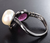 Серебряное кольцо с жемчужиной и пурпурным сапфиром Серебро 925