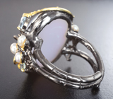 Серебряное кольцо с халцедоном, жемчугом, голубыми топазами и васильковым сапфиром Серебро 925