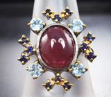Серебряное кольцо с рубином 6,38 карата, голубыми топазами и синими сапфирами Серебро 925