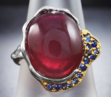 Серебряное кольцо с рубином 14,2 карата и синими сапфирами