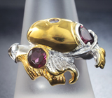 Серебряное кольцо «Золотая рыбка» с родолитами, аквамаринами и танзанитом