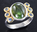 Серебряное кольцо с зеленым турмалином 4,3 карата и васильковыми сапфирами