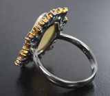 Серебряное кольцо с кристаллическим эфиопским опалом 4,11 карата, сапфирами и родолитами