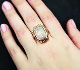 Серебряное кольцо с кристаллическим эфиопским опалом 4,11 карата, сапфирами и родолитами