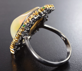 Серебряное кольцо с кристаллическим эфиопским опалом 8,69 карата, сапфирами, цаворитами и родолитами Серебро 925