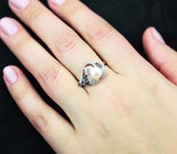 Романтичное серебряное кольцо с жемчужиной и синими сапфирами