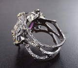 Серебряное кольцо с аметистом, родолитами и сапфирами