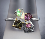 Серебряное кольцо с кристаллическим эфиопским опалом, зеленым и розовыми турмалинами
