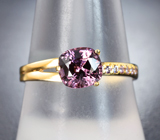 Золотое кольцо cо шпинелью 1,34 карата и розовыми сапфирами Золото