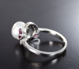 Изящное серебряное кольцо с жемчужиной и родолитами Серебро 925