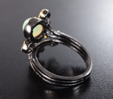 Серебряное кольцо с кристаллическими эфиопскими опалами и перидотами