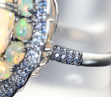 Серебряное кольцо с кристаллическими эфиопскими опалами 9,37 карата и синими сапфирами бриллиантовой огранки Серебро 925