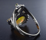 Серебряное кольцо с кристаллическим эфиопским опалом 4,18 карата и диопсидами