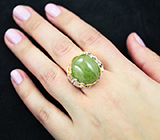 Серебряное кольцо c крупным зеленым сфеном и синими сапфирами Серебро 925